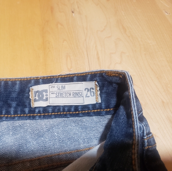 DC Slim Fit Dark Wash Button Up Jeans Size 26 - Picture 7 of 10